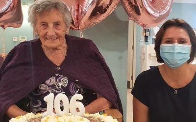 Great grandmother celebrates 106th birthday with songs and special cake